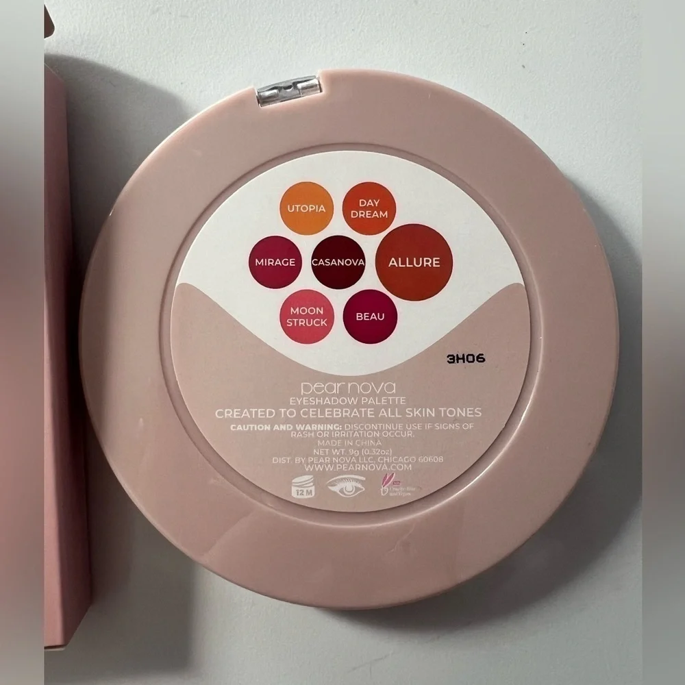 Pear Nova Eyeshadow Palette All Skin Tone